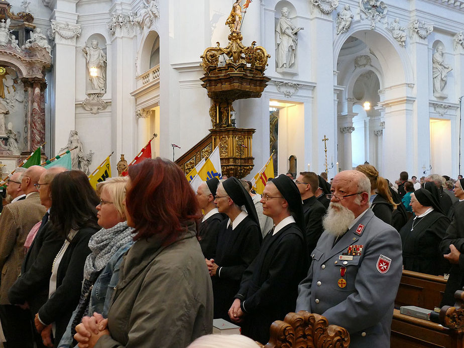 Abschlussvesper der Bischofskonferenz mit Austeilung des Bonifatiussegens (Foto: Karl-Franz Thiede)